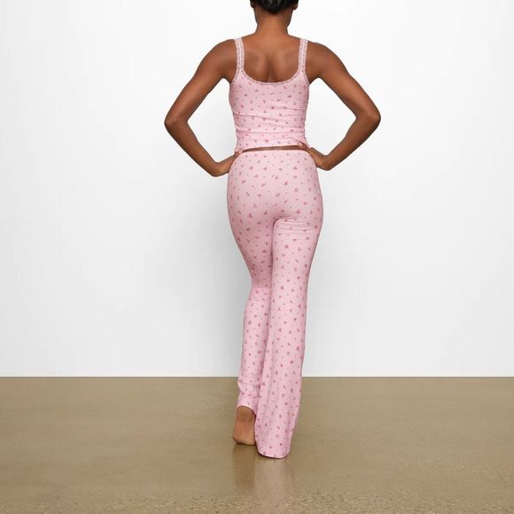 Skims Soft Lounge Lace Tank and shorts set in Rose Print - Picture 4 of 7